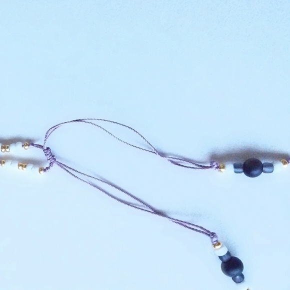 Beaded grey white black gold bracelet - Picture 8 of 8